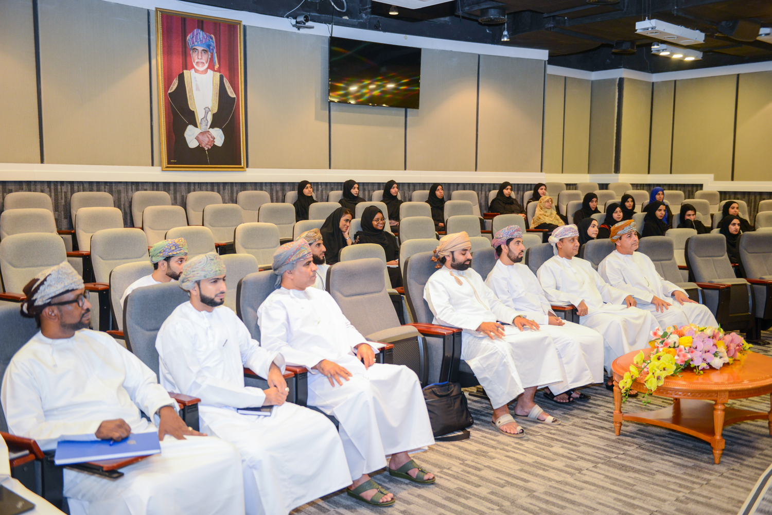 <p>The Ministry of Environment and Climate Affairs implemented a workshop in the field of effective communication and body language, where this workshop aims to apply the skills necessary to communicate effectively and the best ways to manage practical challenges with others in the work environment and improve the ability to communicate with different cultures and use effective listening techniques.</p>
<p>The workshop was opened by Dr. Saad Al-Simsah, where he discussed several points in the field of effective communication and body language, and talked about the elements of communication and why we need to communicate in our lives in general, and on the other hand, the most important characteristics and types of messages in effective human communication, obstacles and steps in the process of effective communication were discussed.</p>
<p>The ability to create a suitable environment for open discussion and ongoing dialogue is important for successful communication, so this workshop included communication skills that help everyone interact with different and diverse cultures and manage conflicts in order to improve the quality of relationships and enhance productivity in the work environment.</p>