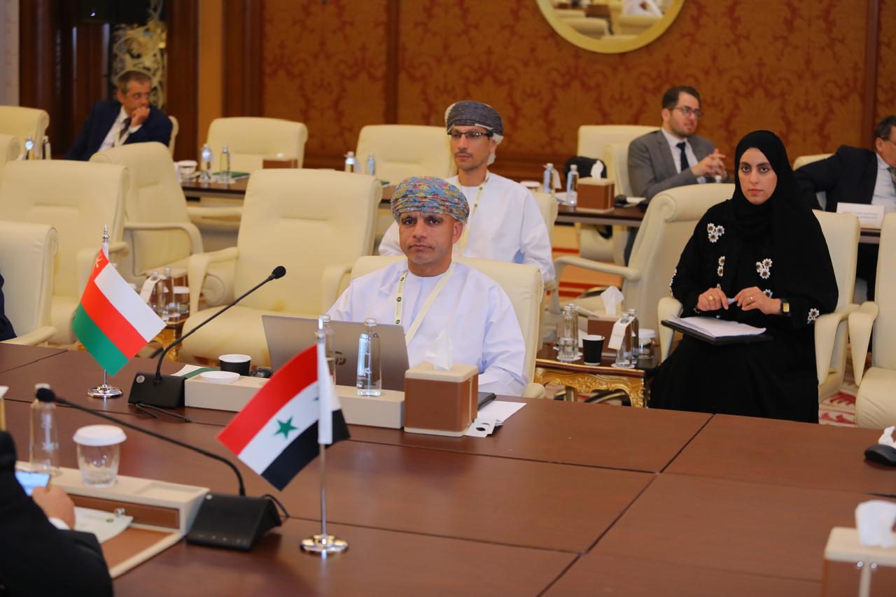 <p>شاركت اليوم سلطنة عُمان ممثلة بهيئة البيئة في الاجتماع (25) للجنة الفنية للبيئة، والذي يعقد خلال الفترة 13–15 أكتوبر 2024م في جدة بالمملكة العربية السعودية، ويأتي الاجتماع تحضيرًا للاجتماع 35 لمجلس وزراء العرب المسؤولين عن شؤون البيئية.</p>
<p>ناقش الاجتماع جملة من الموضوعات ذات الاهتمام المشترك في المجال البيئي بدول المجلس، ومن بينها: متابعه تنفيذ قرارات الدورة السابقة (٣٤) لمجلس وزراء العرب المسؤولين عن شؤون البيئة والتي ترأستها سلطنه عمان خلال عام ٢٠٢٣ م، وكذلك متابعة الاتفاقيات والاجتماعات الدولية المعنية بالبيئة</p>
<p>ومتابعة الاتفاقيات والاجتماعات الدولية المعنية بالبيئة، والاتفاقيات المعنية بمكافحة التصحر والتنوع البيولوجي، و الاتفاقيات المعنية بالمواد الكيميائية والنفايات الخطرة والأوزون، كما ناقش الاجتماع التعاون مع مبادرة مجموعة العشرين العالمية للأراضي، والتعامل العربي مع قضايا تغير المناخ، ومشروع استراتيجية الدول العربية لتمويل العمل المناخي وتعبئته 2030، وربط السياسات المتعلقة بالمياه والزراعة والبيئة، بالإضافة إلى  مخرجات المنتدى العربي للبيئة، وجائزه مجلس وزراء العرب المسولين عن شؤون البيئة ، والصحة والبيئة ، والتحضير للمنتدى العربي للتنمية المستدامة والمنتدى السياسي رفيع المنتدى ،</p>
<p>وإعداد تقرير توقعات حاله البيئة في المنطقة العربية، والاقتصاد الاخضر والدائري، والحلول القائمة على الطبيعة، وكذلك التحضير العربي، والمتابعة لدورات جمعيه الامم المتحدة للبيئة.</p>